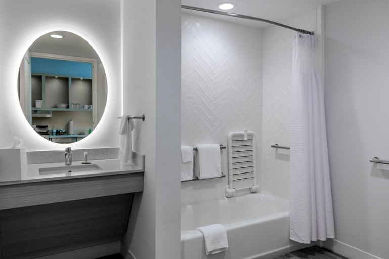 Bathroom 4, TownePlace Suites by Marriott Chesterfield, Macomb