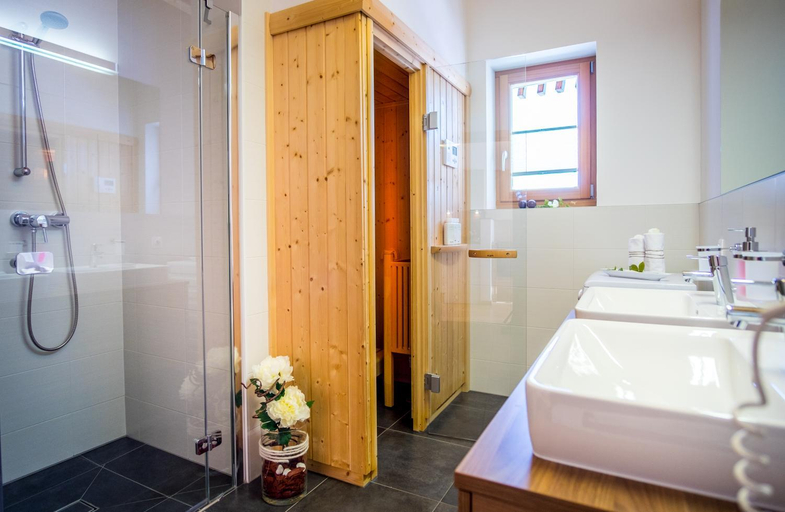 Bathroom 4, Apartments Dolomit-Royal, Lienz