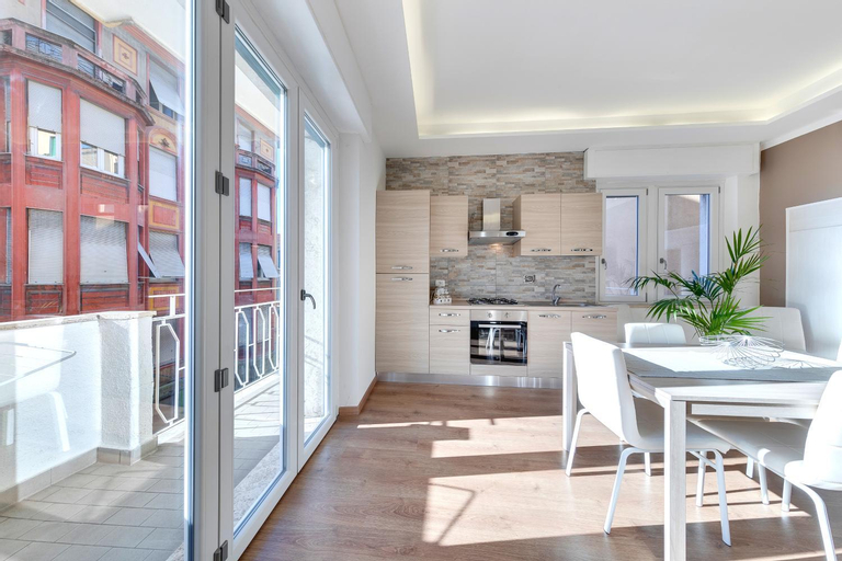 Others 2, Ariston - Ciclabile Appartamento in CENTRO al mare con balcone, Imperia