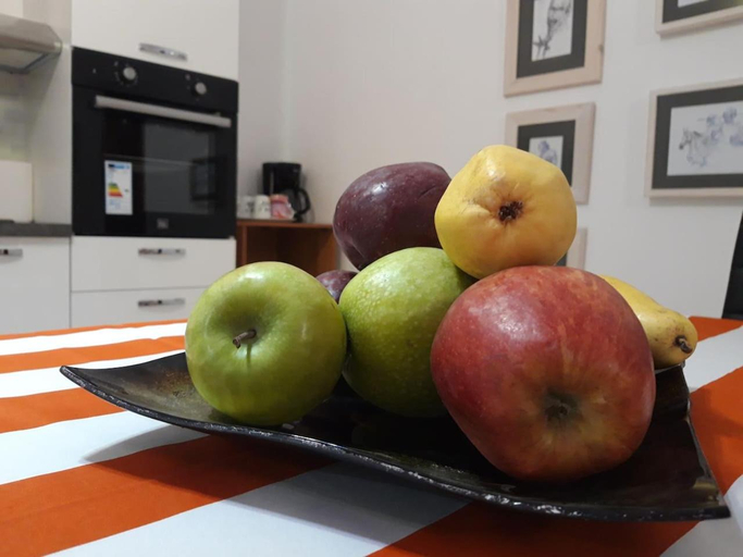 Food & Drinks, Artist s Apartment, Vlorës