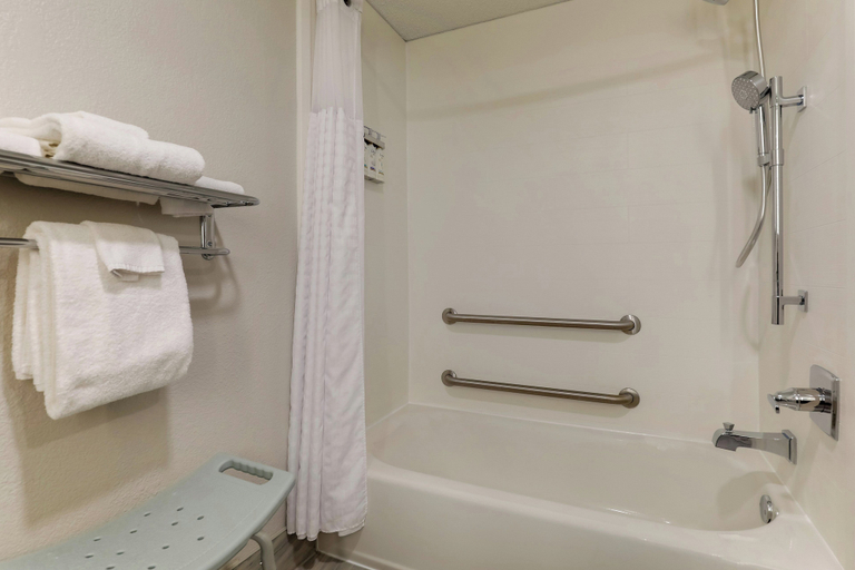 Bathroom 4, Holiday Inn Express LEXINGTON-SW (NICHOLASVILLE) by IHG, Jessamine