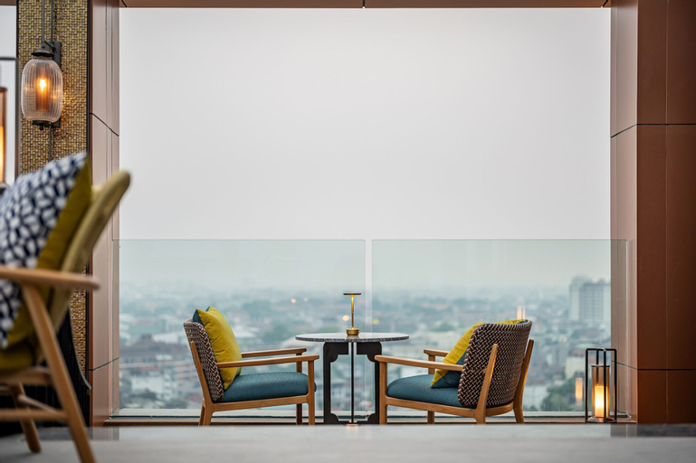 Exterior & Views 19