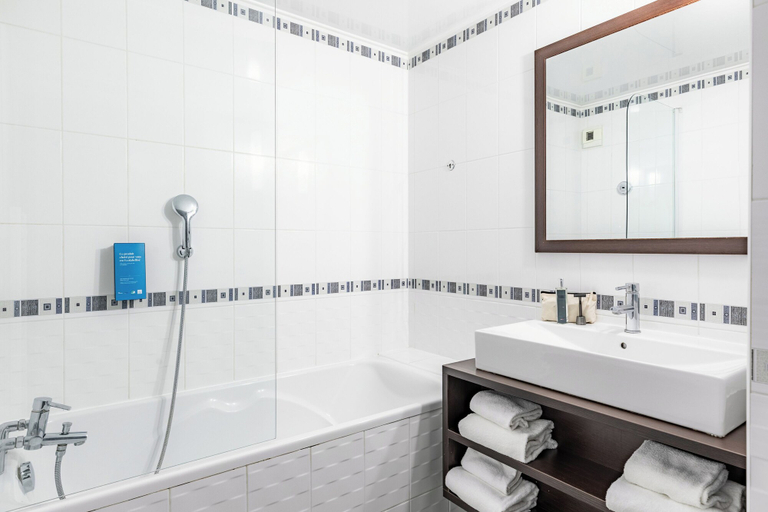 Bathroom 5, Appart'City Classic Nantes Carquefou, Loire-Atlantique