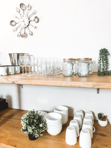 Food & Drinks 5, Wiida Gasteplaas, Pixley ka Seme