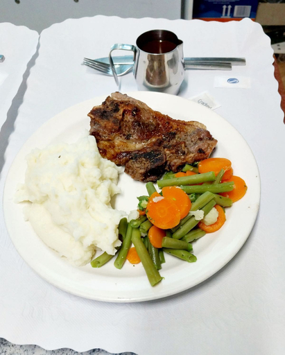 Food & Drinks 5, Peak Hill Golden Peak Budget Motel, Parkes