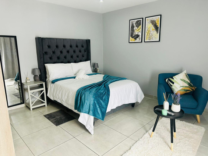 Others 4, Royal Mansion Lodge, City of Johannesburg