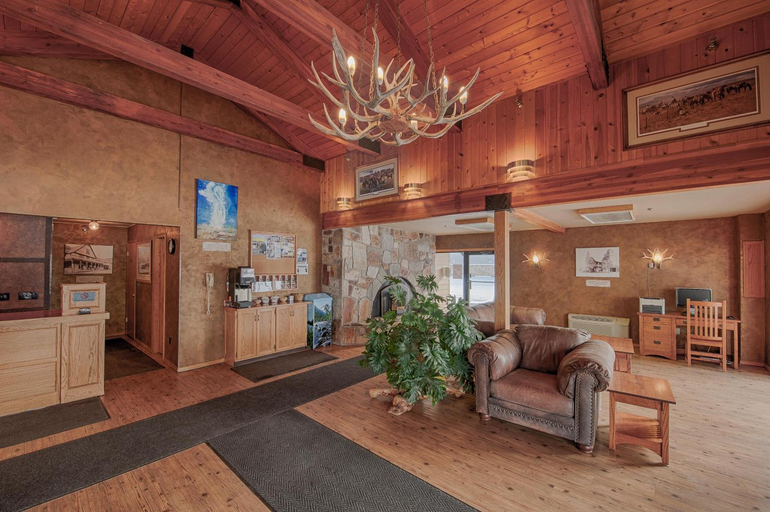 Public Area 2, Brandin' Iron Inn, Gallatin