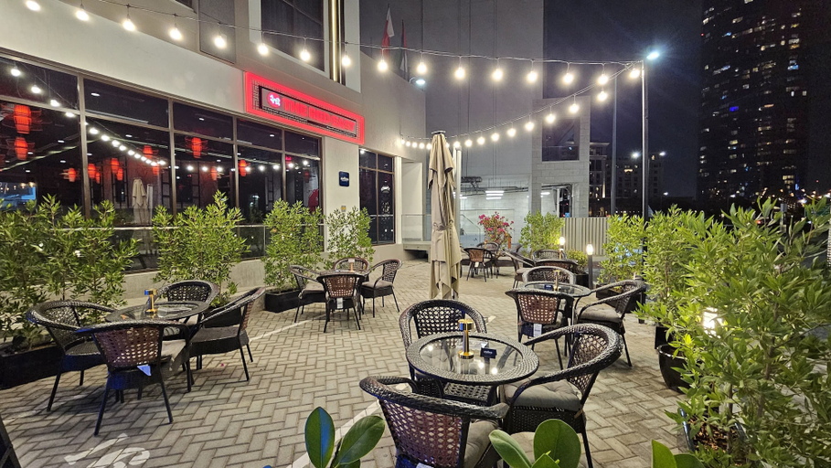 Food & Drinks 5, Kingsgate Canal Hotel, Dubai