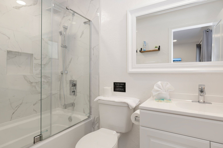 Bathroom 4, Blue JAY Getaway #2082, San Bernardino