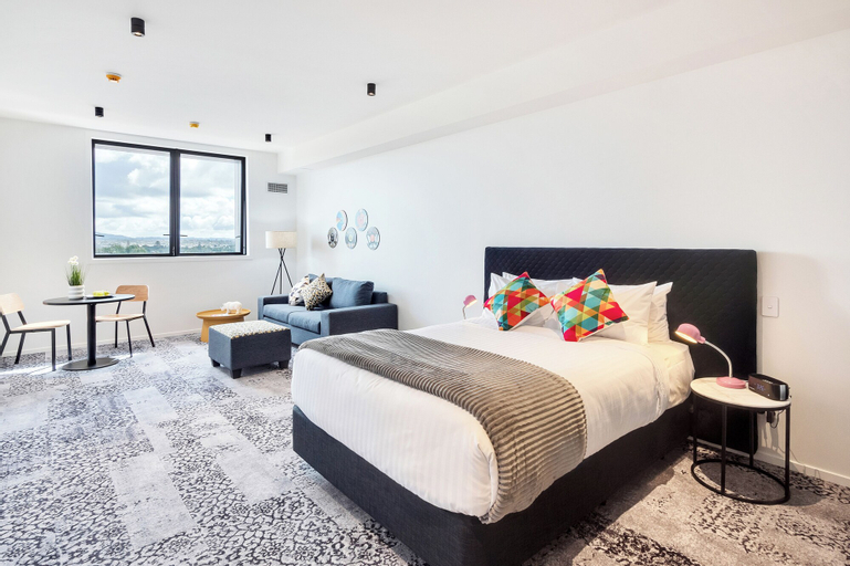 Roomie Apartment Hotel, Waitakere