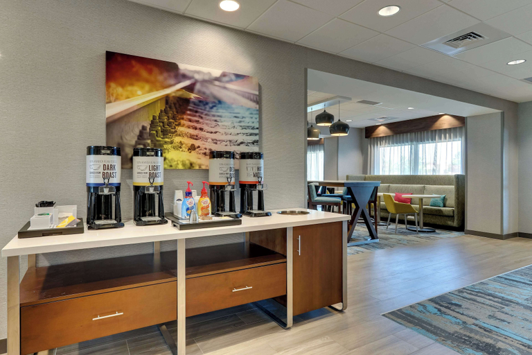 Food & Drinks 5, Hampton Inn Lebanon, Boone