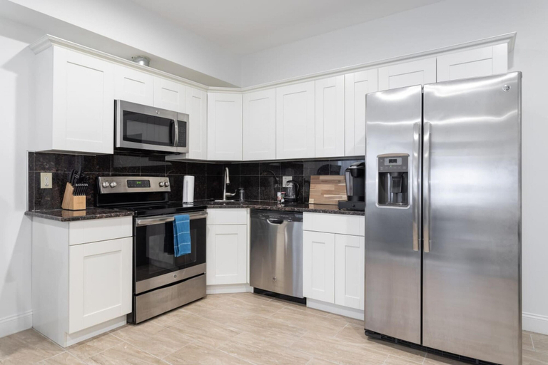 Room 5, Cherry Suites 2BR Apt w W D Arcade Machine, Philadelphia