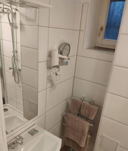 Bathroom 3, Budget room Hotel Vila Katrca, Ljubljana