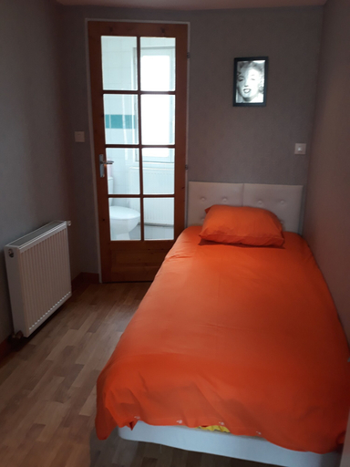 Bedroom 5, Hôtel de la Gare, Orne