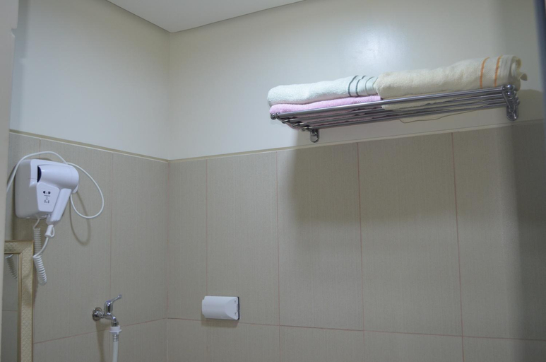 Bathroom 2, Jovic's Condo at Breeze Residences, Pasay City