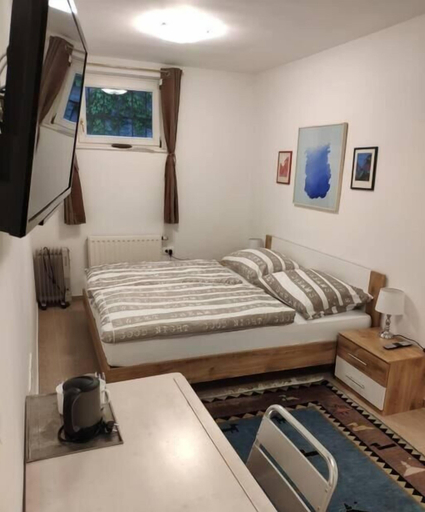 Bedroom, Budget room Hotel Vila Katrca, Ljubljana
