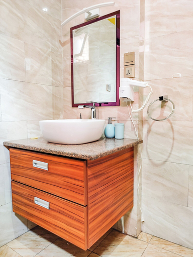 Bathroom 4, Valiha Hotel, Analamanga