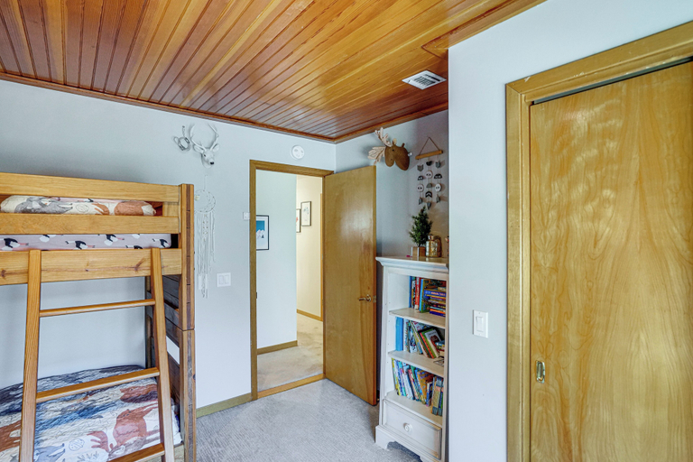 Bedroom 3, Deck & Game Room: Family Wilmington Retreat, Windham