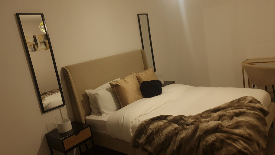 Bedroom 2, Stunning 1-bed Apartment in Hemel Hempstead, Hertfordshire