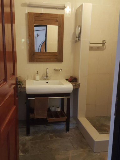 Bathroom 3, Domaine Les Rochers Apartments