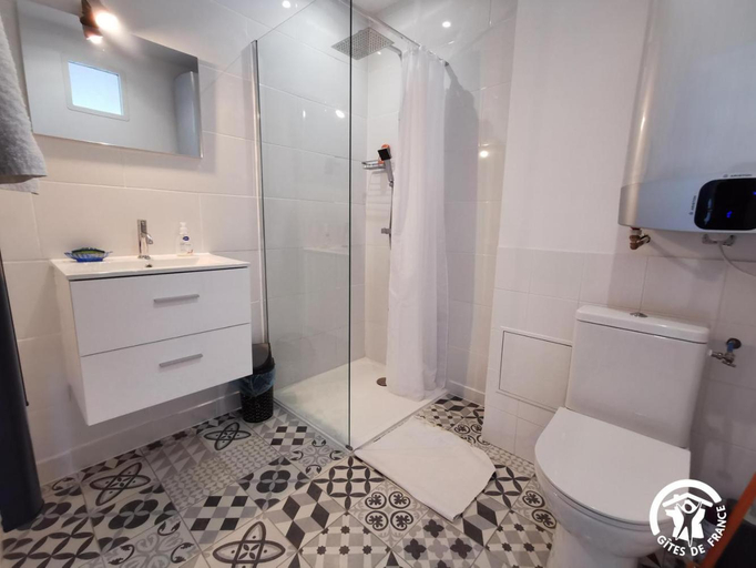 Bathroom 4, DOUMO, Hérault
