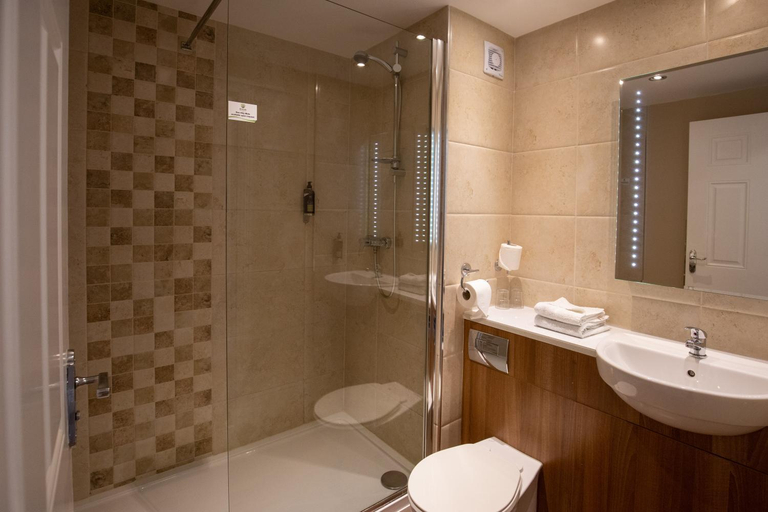 Bathroom 3, Riverside Hotel