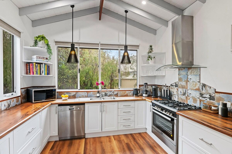 Others 3, Summer Cottage, Busselton