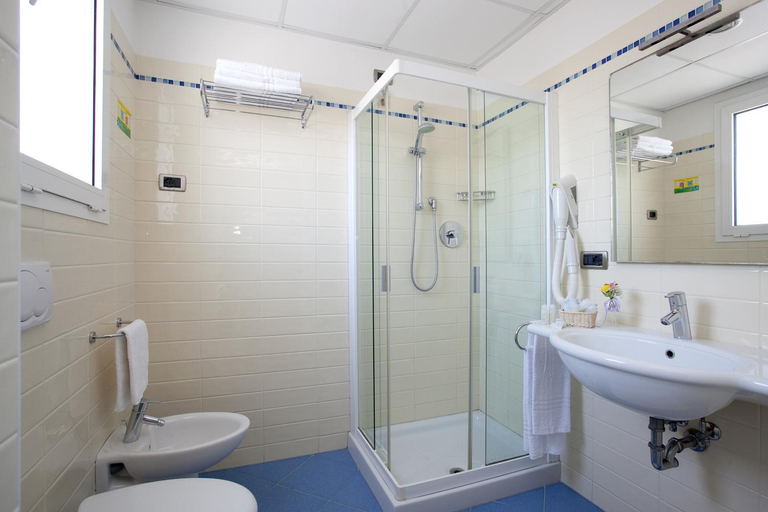 Bathroom 4, Hotel Tropical, Venezia