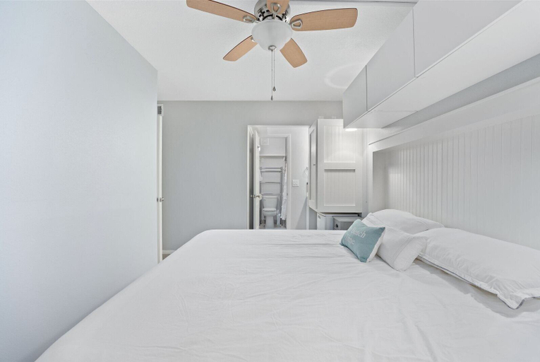 Bedroom 2, The Summit 624, Bay