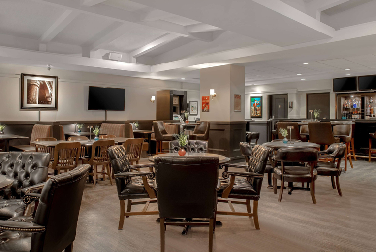 Food & Drinks 5, Ramada Plaza by Wyndham Calgary Downtown, Division No. 6