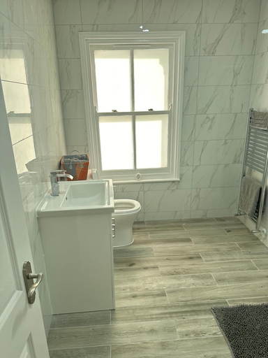 Bathroom 2, Immaculate 1-bed Apartment in Northampton, Northamptonshire