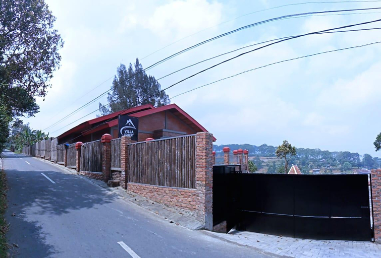 Exterior & Views 27