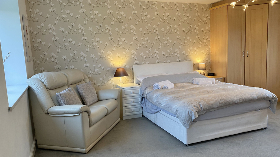 Bedroom 2, Beautiful, Private Farm Cottage in Anglesey, Anglesey