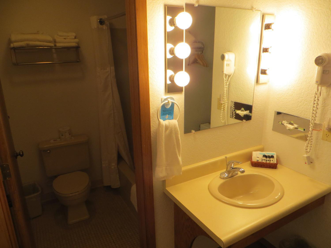 Bathroom 4, The Nordic Lodge, Door