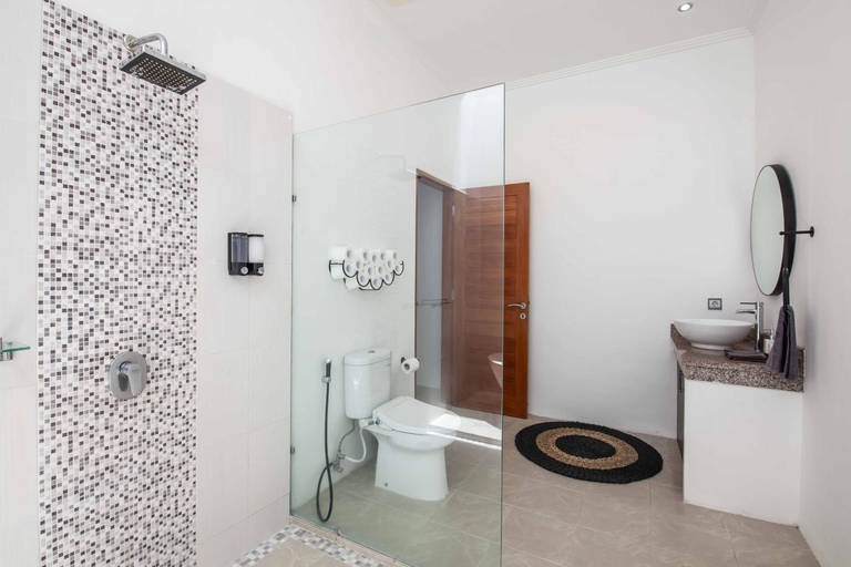 Bathroom 3, Comfortable 3br villa Voyage-5 in Seminyak, Oberoi, Badung