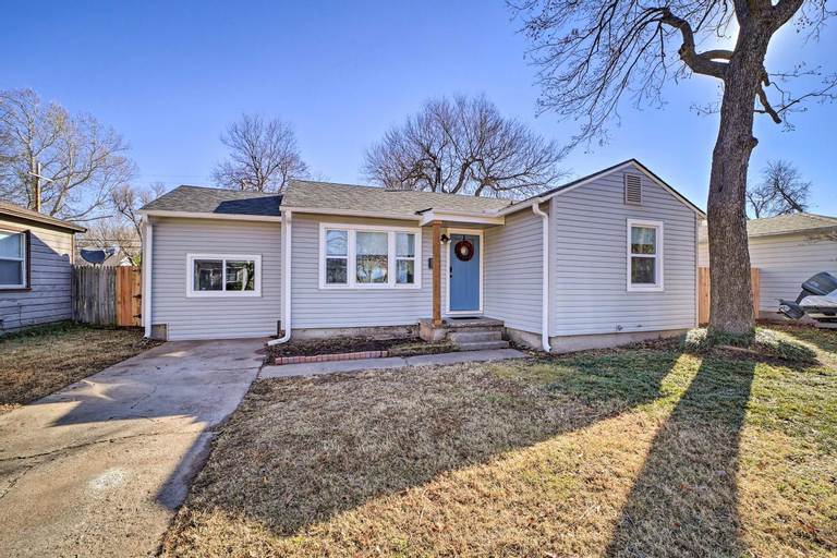 The Boston Cottage about 4 Mi to Downtown Tulsa, Tulsa