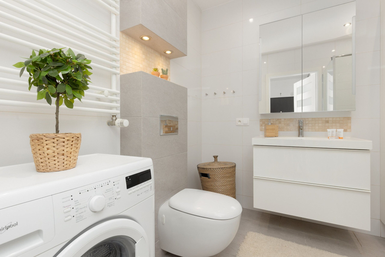 Bathroom 3, Symboliczna Apartment Warsaw by Renters, Warsaw