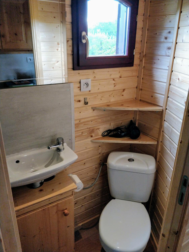 Shower 2, Roulotte Comtoise a Strasbourg, Bas-Rhin