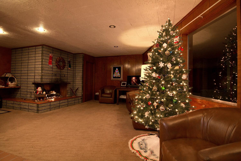 Public Area 2, Curly Redwood Lodge, Del Norte