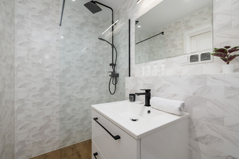 Bathroom, Apartment for 4 in Kraków by Renters, Kraków