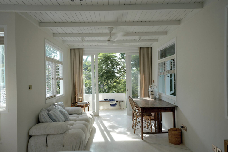 Exterior & Views 23