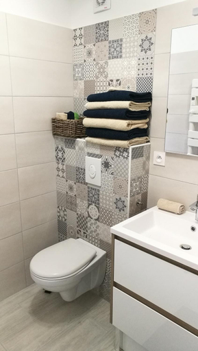 Bathroom 3, L'Alphonsine, Puy-de-Dôme