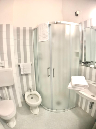 Bathroom 4, Hotel Las Vegas, Venezia
