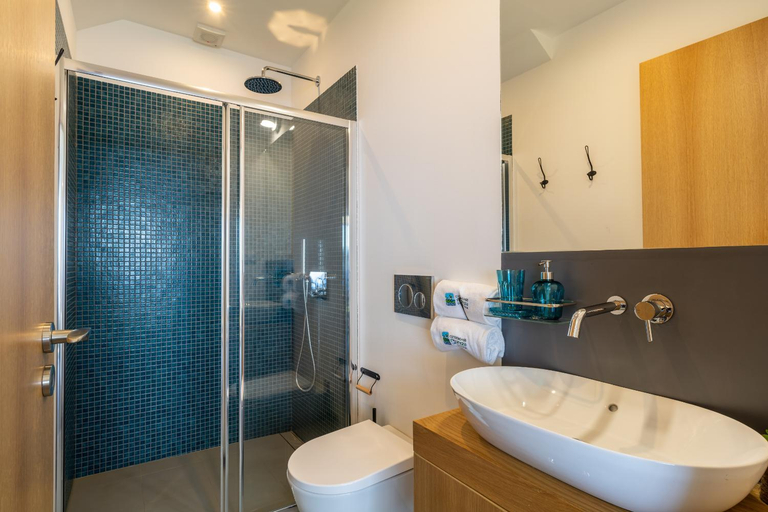Bathroom 3, Villa Fauna Calheta Infinity Pool & Nature Views, Calheta