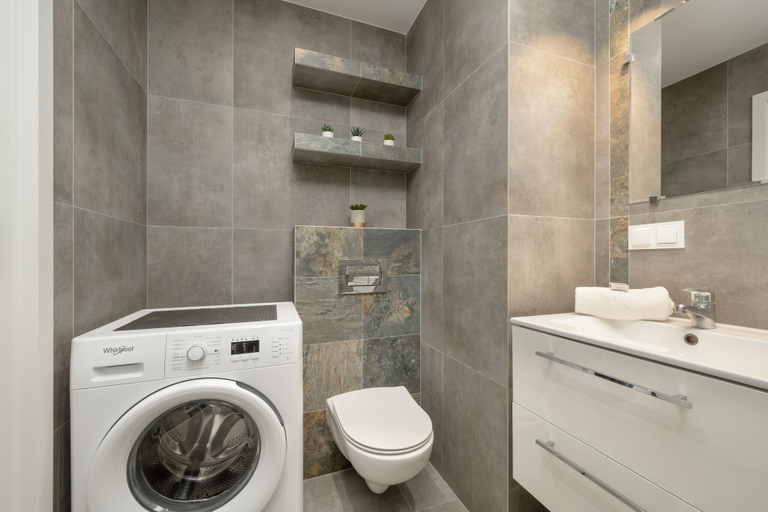 Bathroom, Apartment Close to the River by Renters, Środa Śląska