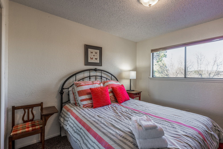 Bedroom 3, Remember the Alamo, Lincoln