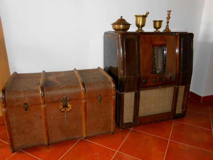 Others 5, CastleHouse, Elbasanit