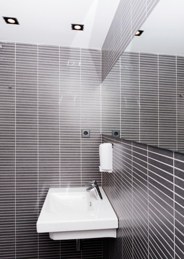 Bathroom 3, Hostal Joaquin Costa, Huesca