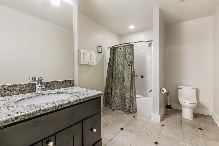 Bathroom 1, Spacious Condos Steps Away from French Quarter, Orleans