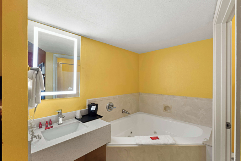 Bathroom 3, SureStay by Best Western Gulfport, Harrison
